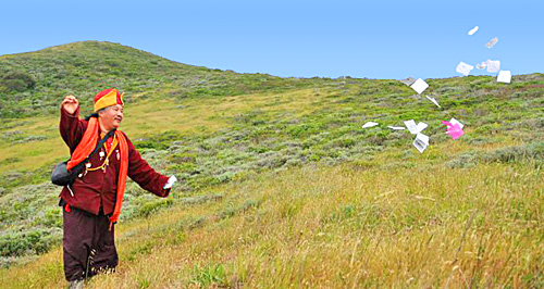 Dzogchen Khenpo Choga Rinpoche releasing prayer flags near the Golden Gate